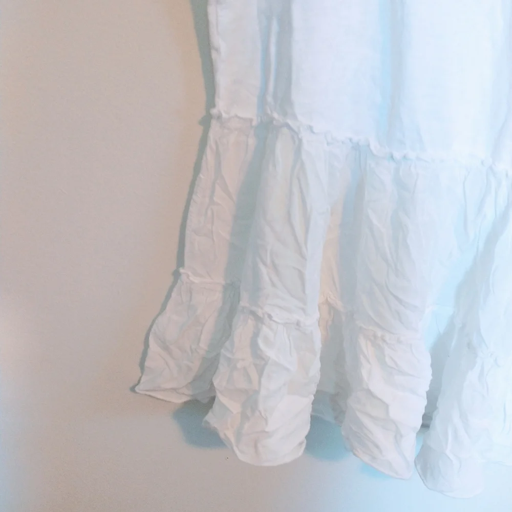 T.la Anthropologie white tank top with ruffle hem size xs